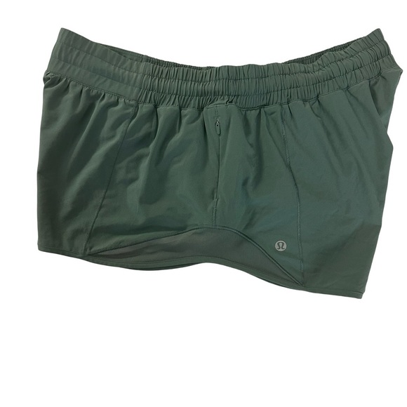 Lululemon Hotty Hot Short II 2.5" Frosted Pine Size 12 - Picture 5 of 10